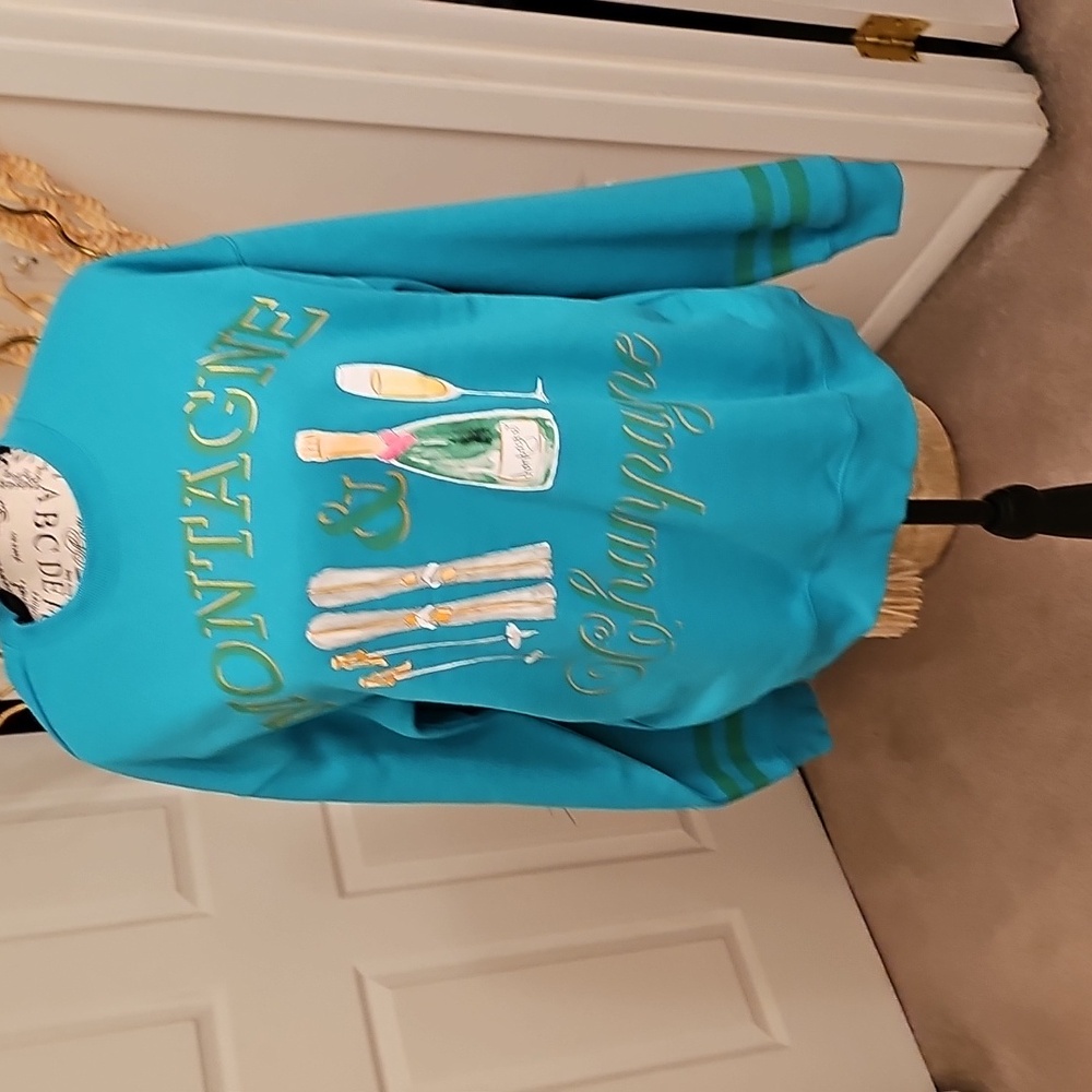 BRAND NEW BLUE DECORATIVE SWEATSHIRT